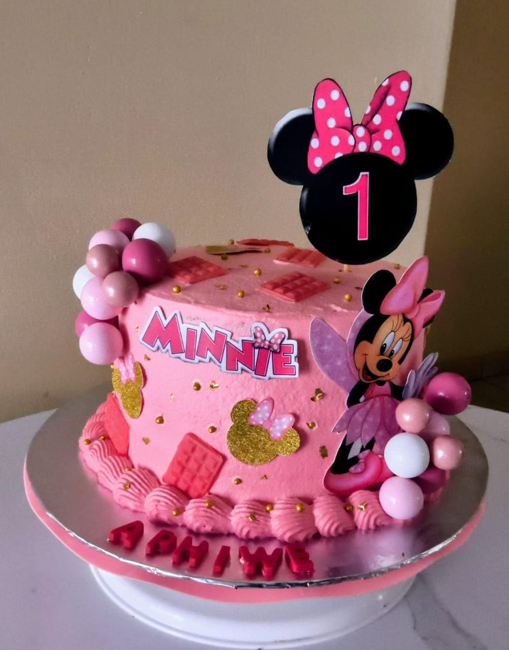 Pink first birthday Minnie Mouse cake